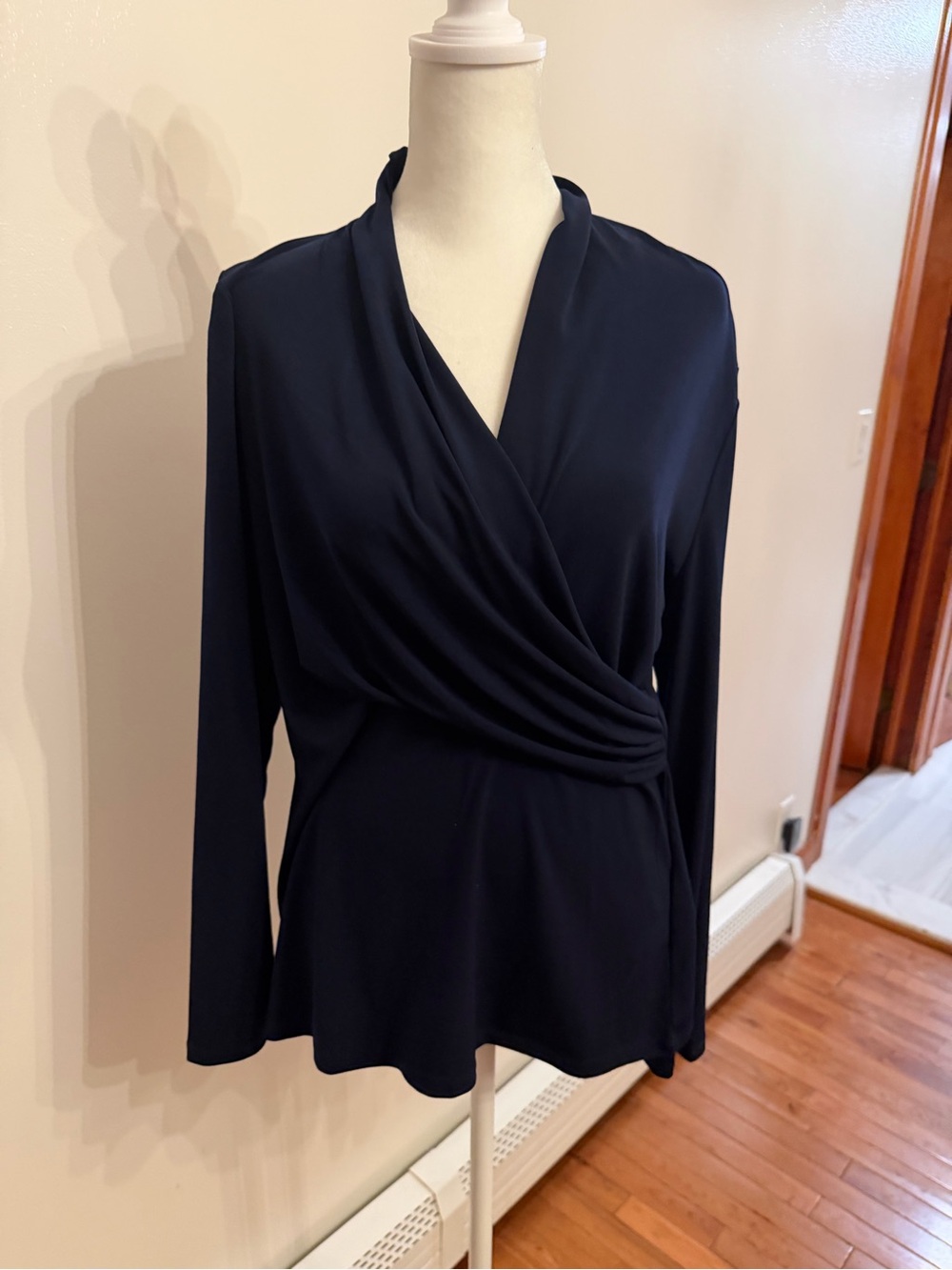 DKNY Womenβs Navy Blue Matte Jersey Faux Wrap Top Long Sleeve Size L - Picture 7 of 12